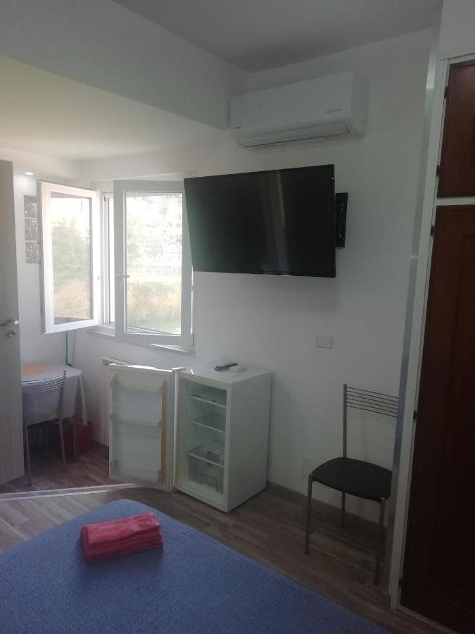 Villa Giuliana Stanze Con Bagno Interno In Villa A 350 Mt Spiaggia Libera Lido Delle Sirene 安齐奥 外观 照片