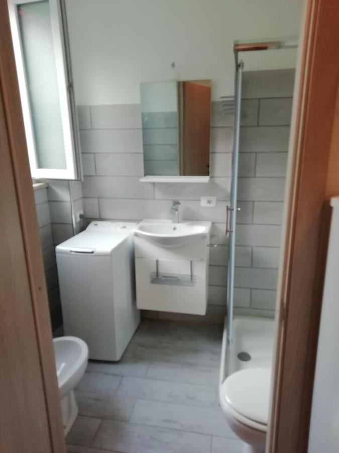 Villa Giuliana Stanze Con Bagno Interno In Villa A 350 Mt Spiaggia Libera Lido Delle Sirene 安齐奥 外观 照片