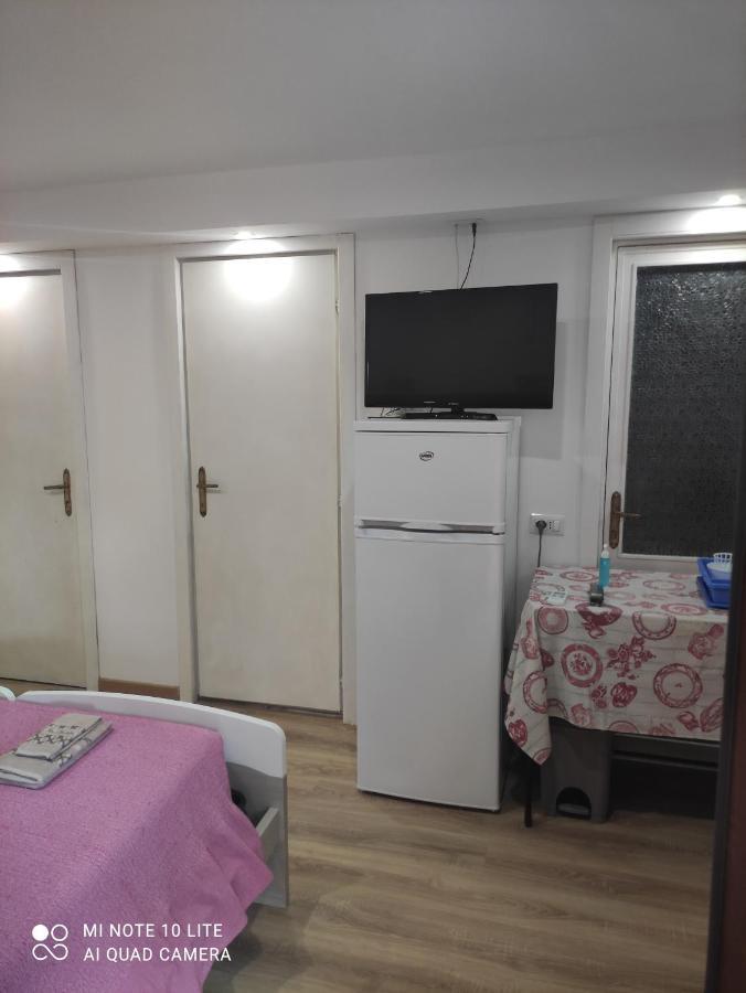 Villa Giuliana Stanze Con Bagno Interno In Villa A 350 Mt Spiaggia Libera Lido Delle Sirene 安齐奥 外观 照片
