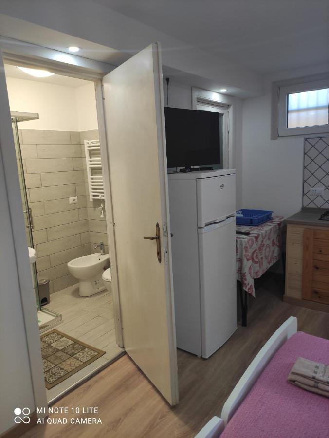 Villa Giuliana Stanze Con Bagno Interno In Villa A 350 Mt Spiaggia Libera Lido Delle Sirene 安齐奥 外观 照片