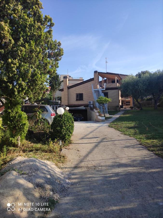 Villa Giuliana Stanze Con Bagno Interno In Villa A 350 Mt Spiaggia Libera Lido Delle Sirene 安齐奥 外观 照片