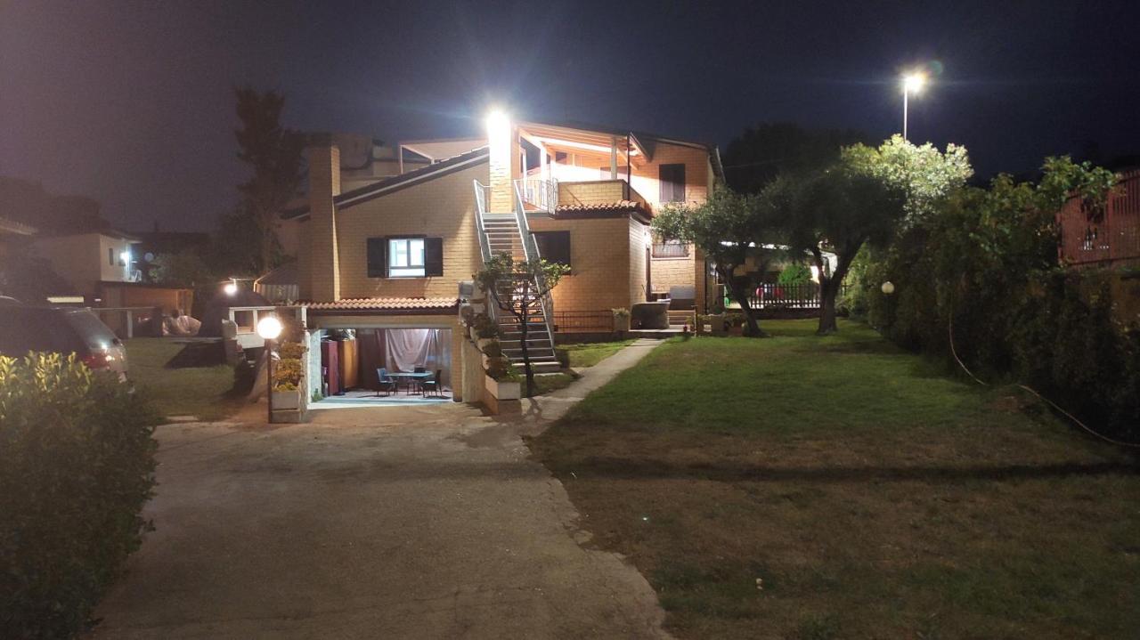 Villa Giuliana Stanze Con Bagno Interno In Villa A 350 Mt Spiaggia Libera Lido Delle Sirene 安齐奥 外观 照片