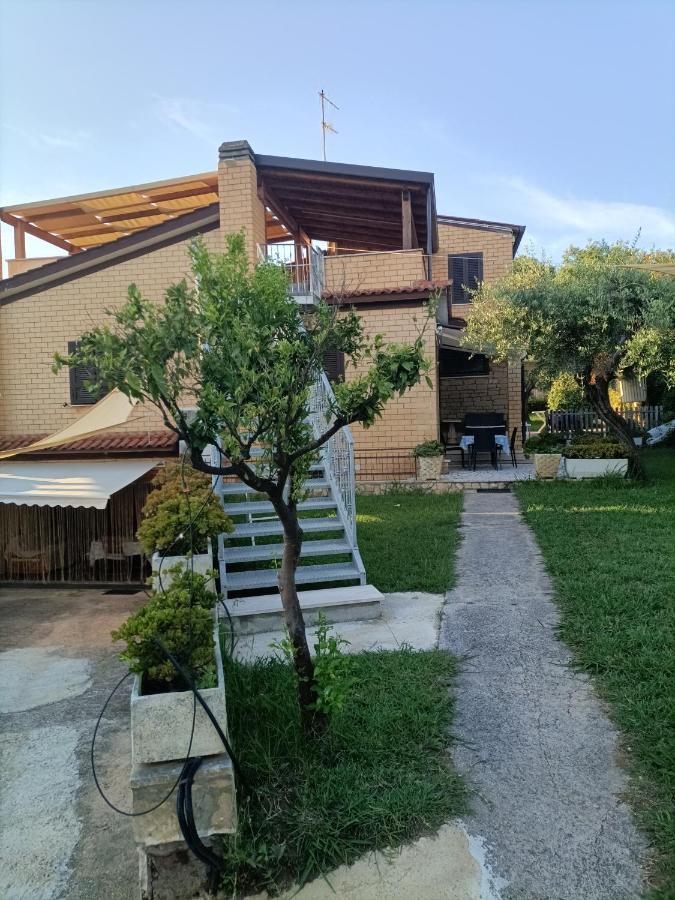 Villa Giuliana Stanze Con Bagno Interno In Villa A 350 Mt Spiaggia Libera Lido Delle Sirene 安齐奥 外观 照片